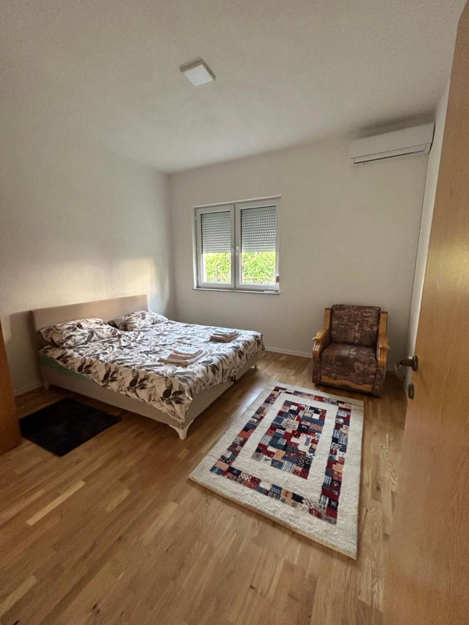Vila Kasindol SJJ Buitenkant foto